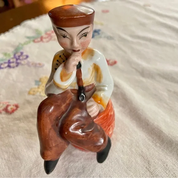 Vintage Asian Man Sitting on Barrel Figurine. Occupied Japan. 5"H x 4"W - Picture 9 of 16